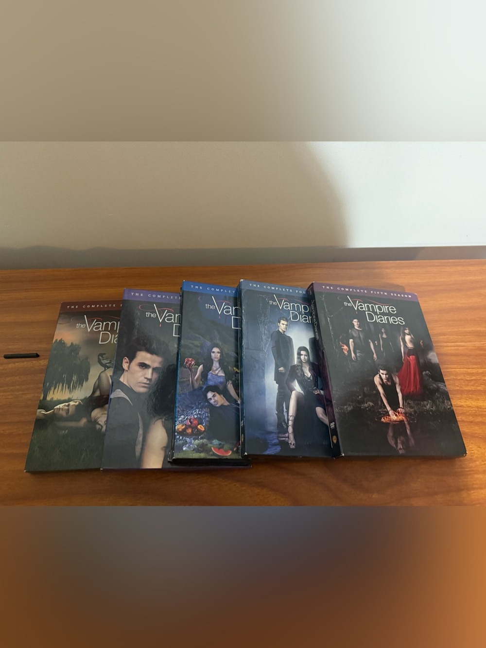 The Vampire Diaries Season 1-5 Series Box Set - Dark Artwork